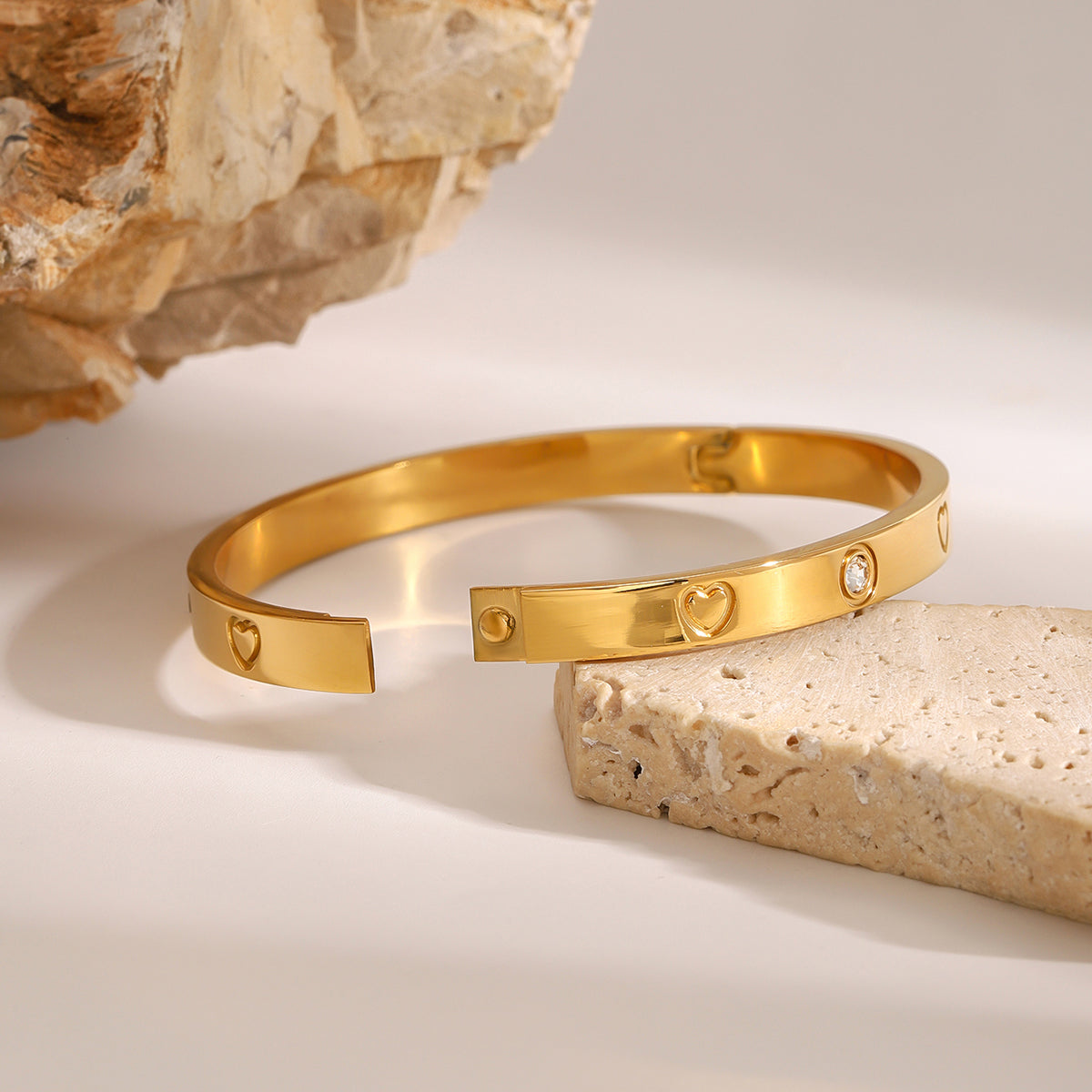 Zirconia Hearts Bangle