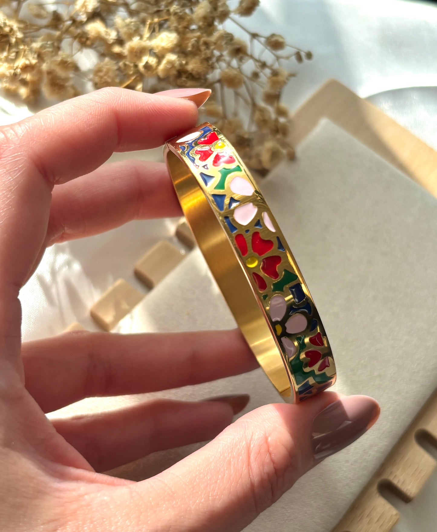 Veloura Enamel Bangle