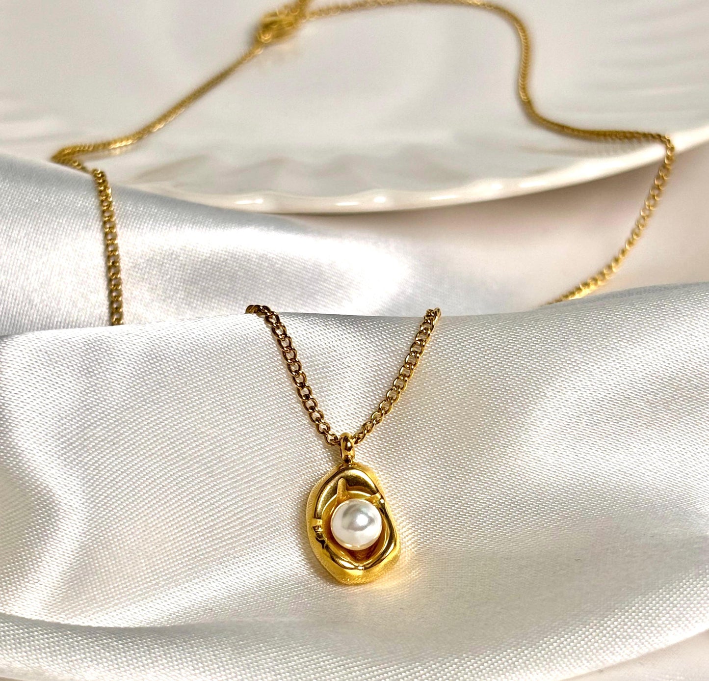 Pearl Pendant Necklace