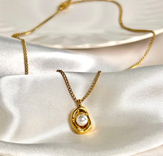 Pearl Pendant Necklace